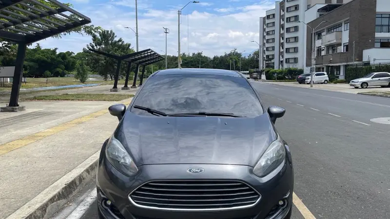 Ford Fiesta SE 2017 usado en venta en Cali — interior