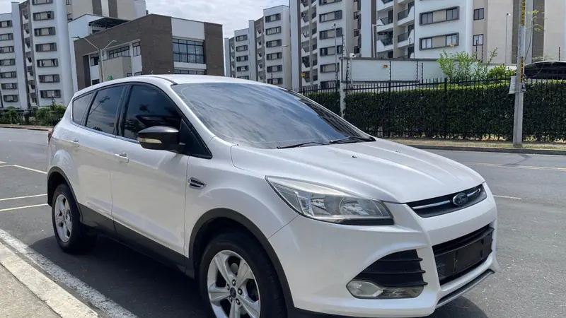 Ford Escape 2016 usado en venta en Cali — motor