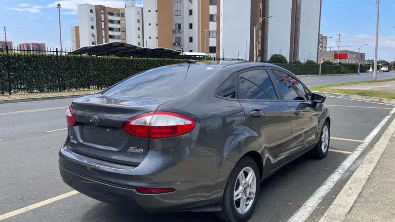 Ford Fiesta SE 2017 usado en venta en Cali — tablero y kilometraje