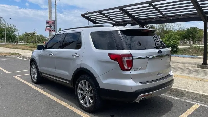Ford Explorer Limited 2017 usado en venta en Cali — interior