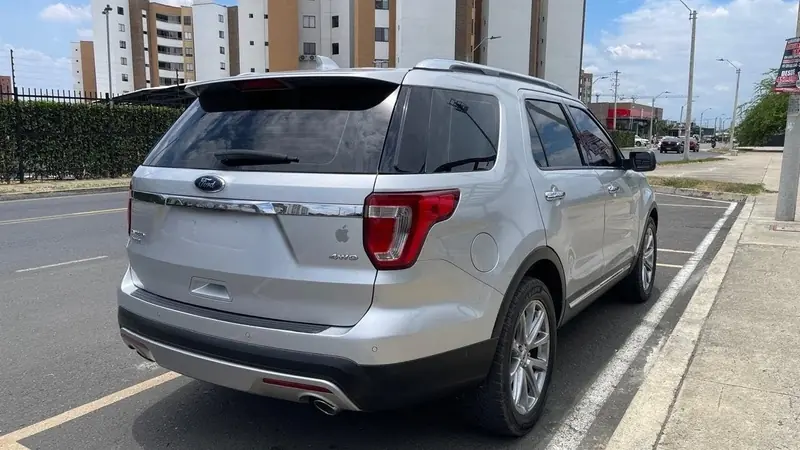 Ford Explorer Limited 2017 usado en venta en Cali — llantas