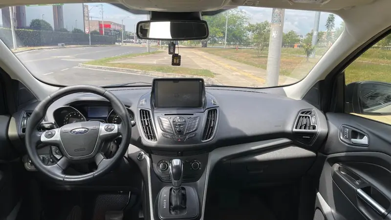 Ford Escape 2016 usado en venta en Cali — tablero y kilometraje